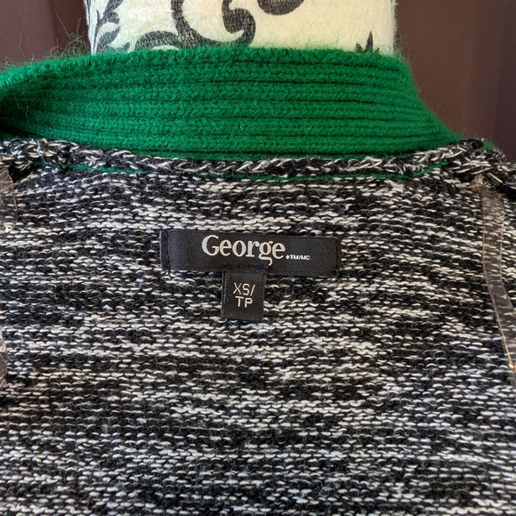 🖤 Women's Heather and Green Festive Christmas Cardigan - Picture 5 of 5